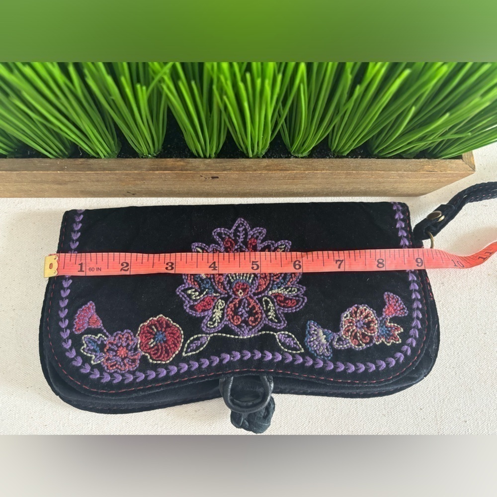 Lucky Brand Vintage 1990’s Clutch Black Velvet Embroidered Leather Closure - Picture 8 of 9